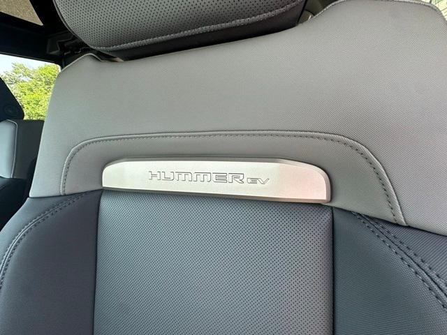 Photo of 2025 Black GMC HUMMER EV Pickup
