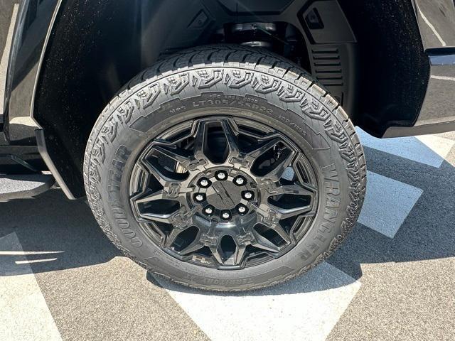 Photo of 2025 Black GMC HUMMER EV Pickup