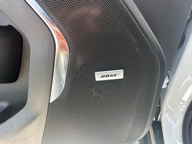 Photo of 2025 Summit White GMC Yukon