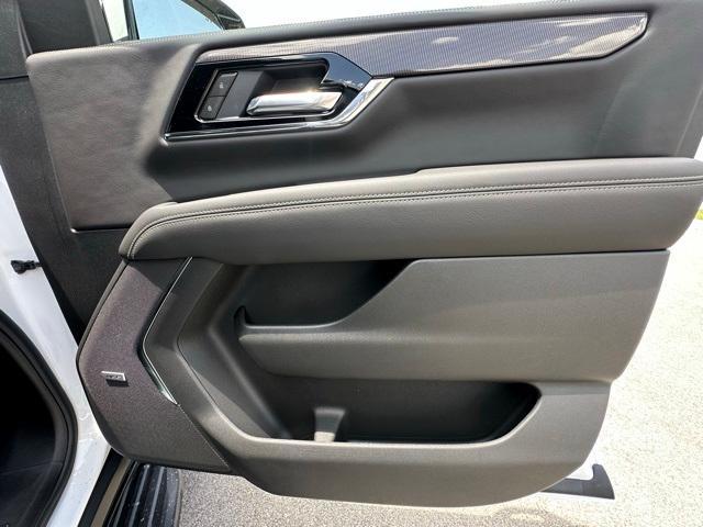 Photo of 2025 Summit White GMC Yukon