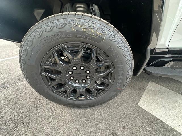 Photo of 2025 White GMC HUMMER EV Pickup