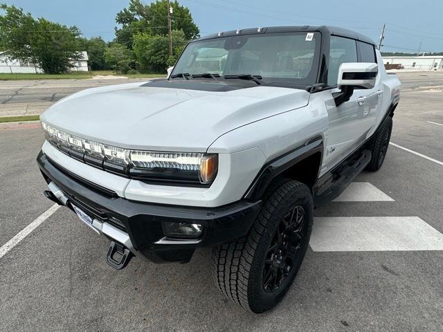 Photo of 2025 White GMC HUMMER EV Pickup