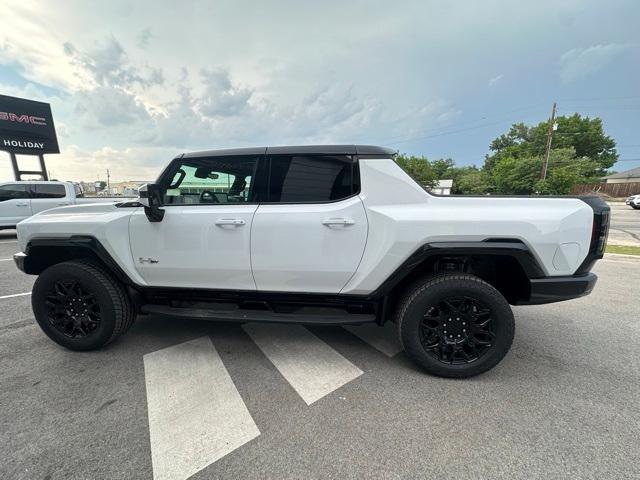 Photo of 2025 White GMC HUMMER EV Pickup