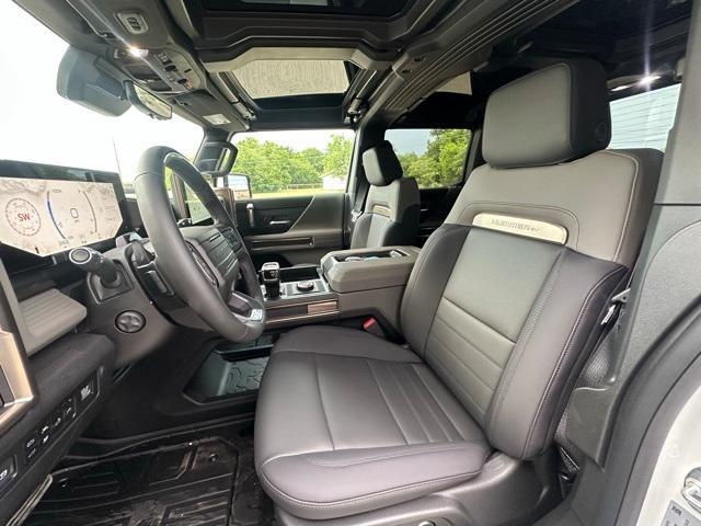 Photo of 2025 White GMC HUMMER EV Pickup
