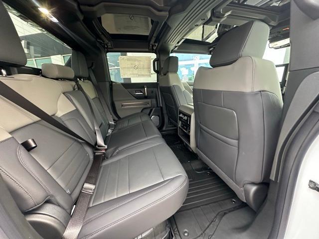 Photo of 2025 White GMC HUMMER EV Pickup
