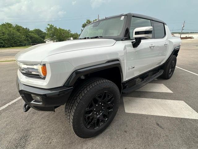 Photo of 2025 White GMC HUMMER EV Pickup
