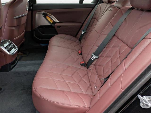 Photo of 2025 Black Sapphire Metallic BMW 760