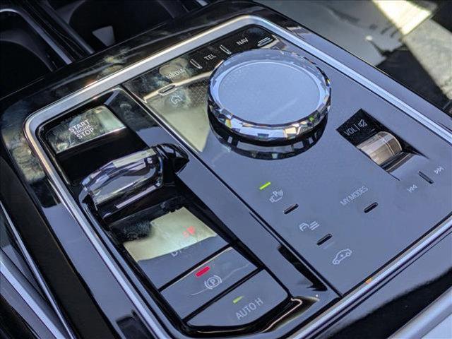 Photo of 2025 Black Sapphire Metallic BMW 740