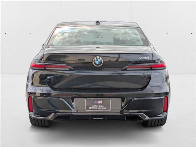 Photo of 2025 Black Sapphire Metallic BMW 740