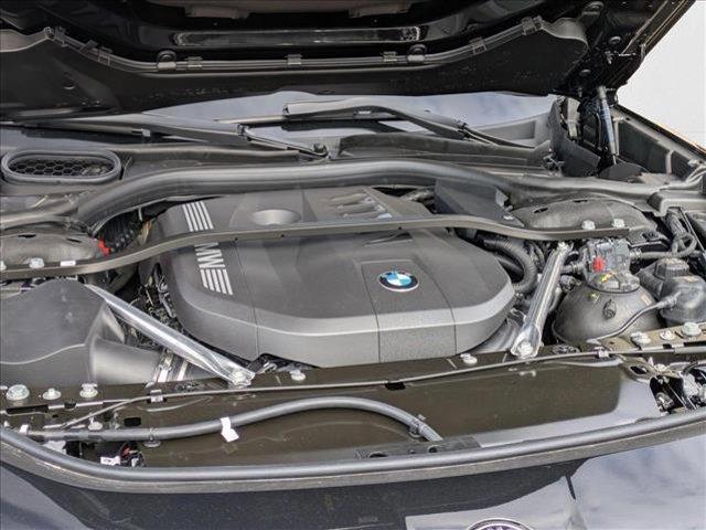 Photo of 2025 Black Sapphire Metallic BMW 740