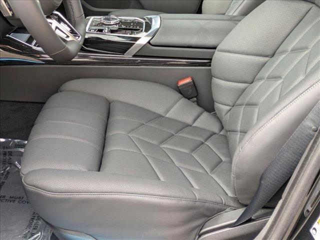 Photo of 2025 Black Sapphire Metallic BMW 740