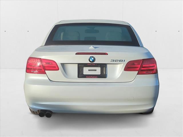 Photo of 2011 Mineral White Metallic BMW 328