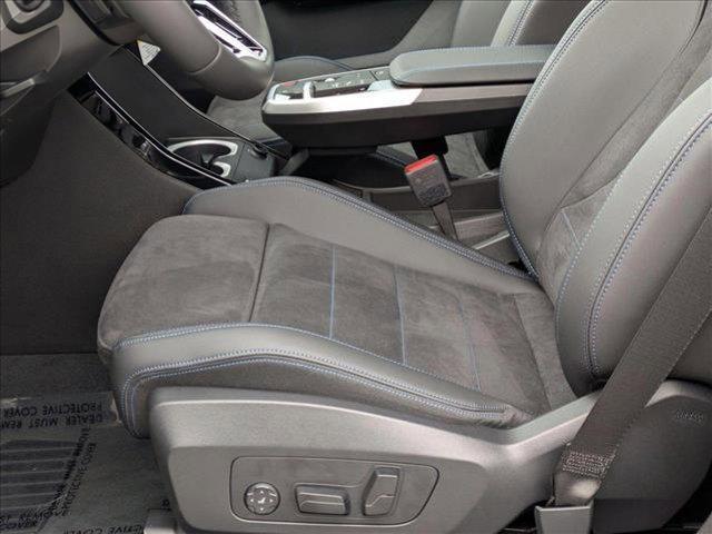 Photo of 2025 Black Sapphire Metallic BMW X1