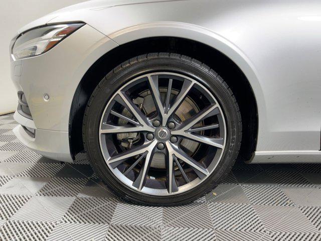 Photo of 2018 Bright Silver Metallic Volvo S90