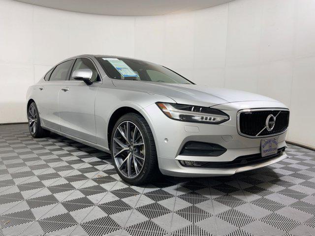 Photo of 2018 Bright Silver Metallic Volvo S90