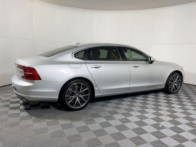 Photo of 2018 Bright Silver Metallic Volvo S90