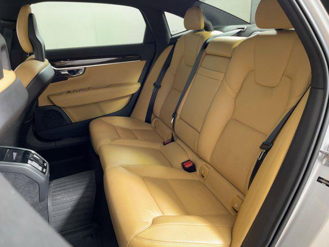 Photo of 2018 Bright Silver Metallic Volvo S90
