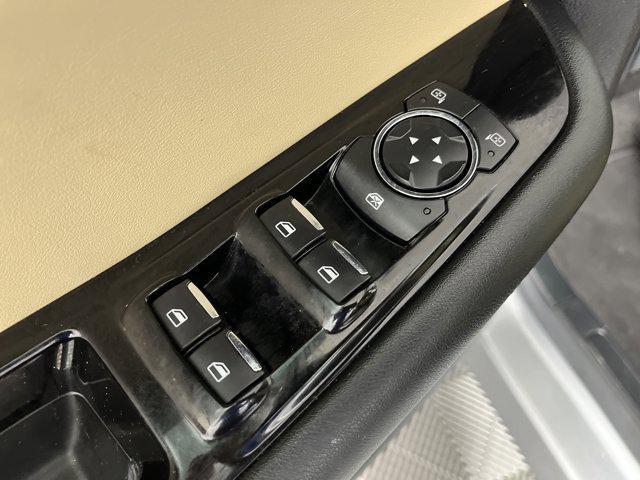 Photo of 2020 Iconic Silver Metallic Ford Edge