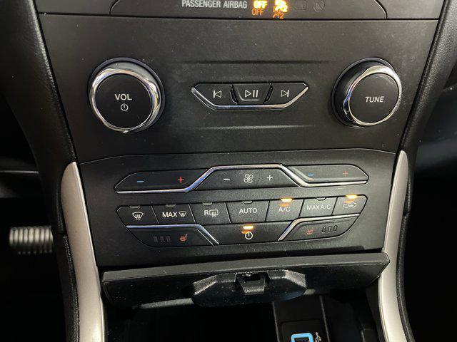 Photo of 2020 Iconic Silver Metallic Ford Edge