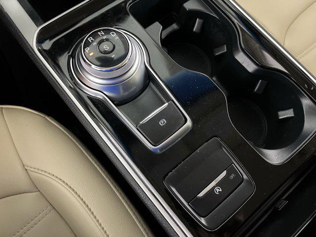 Photo of 2020 Iconic Silver Metallic Ford Edge
