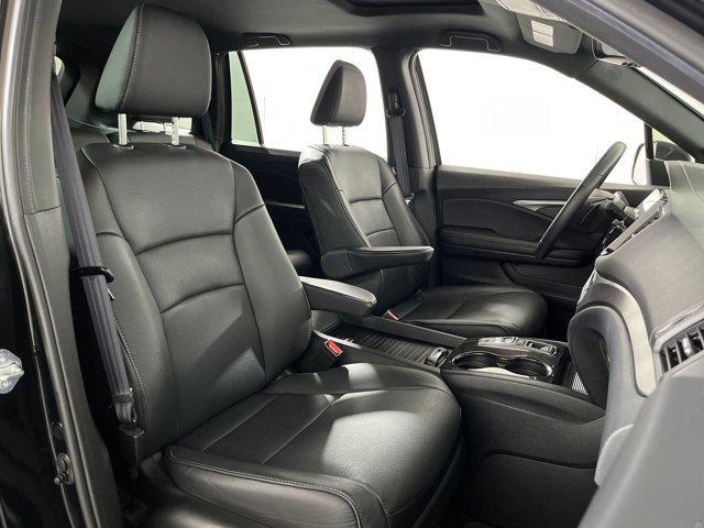 Photo of 2022 Crystal Black Pearl Honda Passport
