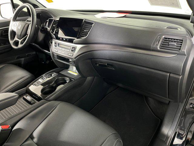 Photo of 2022 Crystal Black Pearl Honda Passport