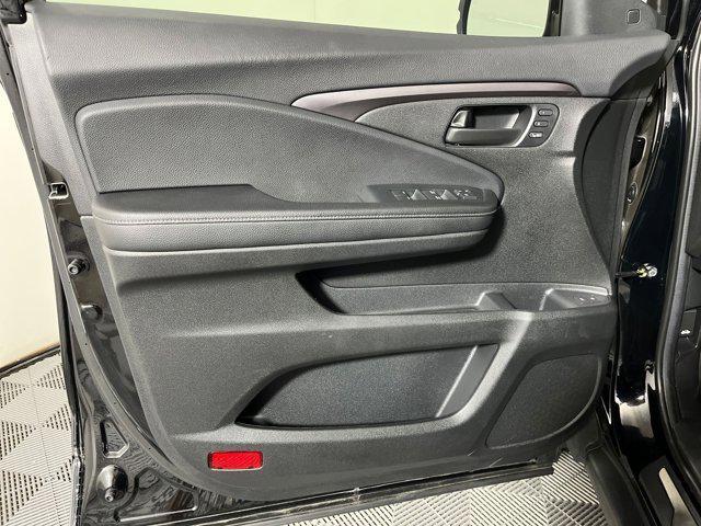 Photo of 2022 Crystal Black Pearl Honda Passport