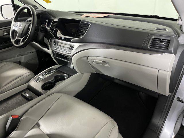 Photo of 2021 Gray Honda Pilot
