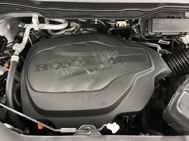 Photo of 2021 Gray Honda Pilot