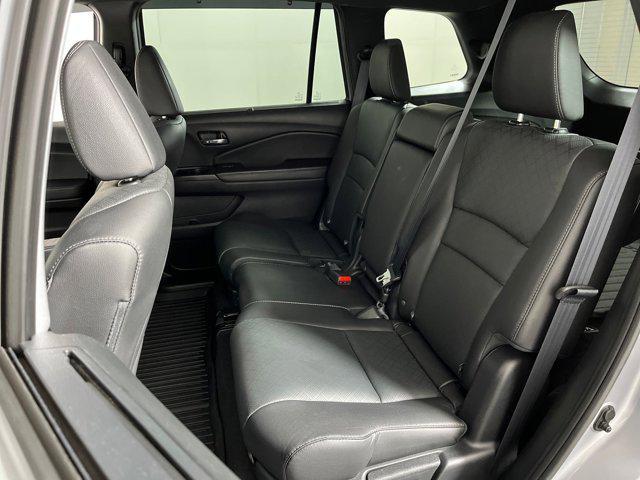 Photo of 2021 Lunar Silver Metallic Honda Passport