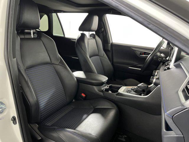 Photo of 2021 Blizzard Pearl/Midnight Black Metallic Toyota RAV4 Hybrid