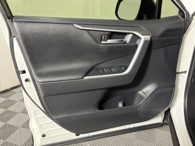 Photo of 2021 Blizzard Pearl/Midnight Black Metallic Toyota RAV4 Hybrid