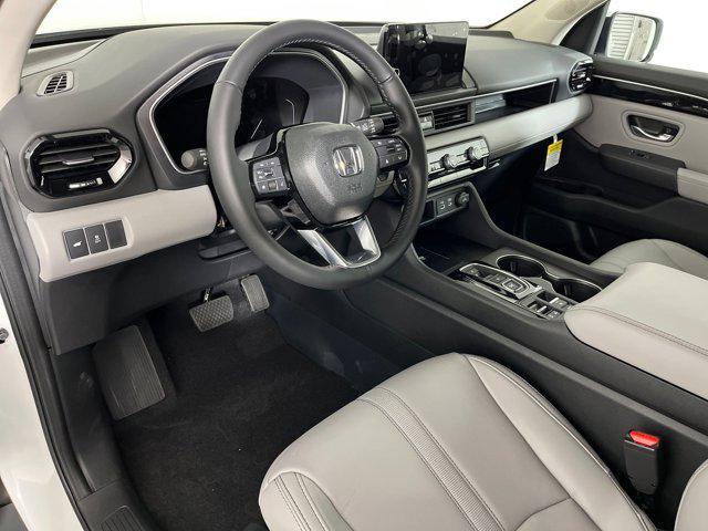 Photo of 2025 Platinum White Pearl Honda Pilot