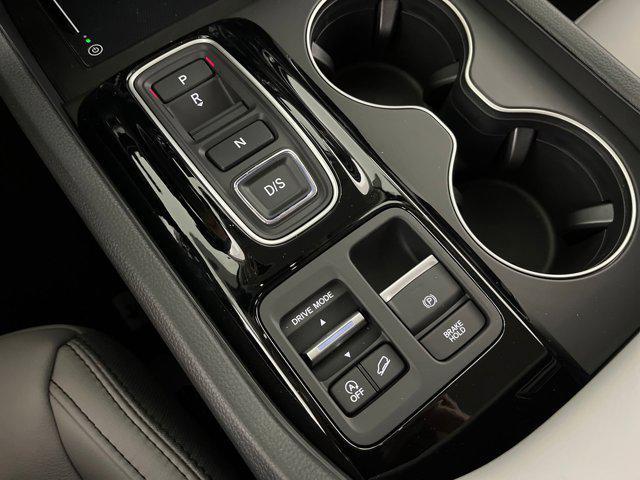 Photo of 2025 Platinum White Pearl Honda Pilot