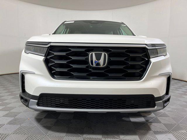Photo of 2025 Platinum White Pearl Honda Pilot