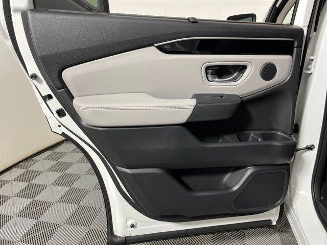 Photo of 2025 Platinum White Pearl Honda Pilot
