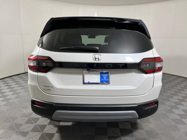 Photo of 2025 Platinum White Pearl Honda Pilot