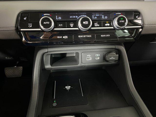 Photo of 2025 Platinum White Pearl Honda Pilot