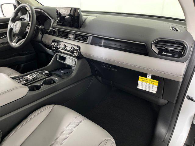 Photo of 2025 Platinum White Pearl Honda Pilot