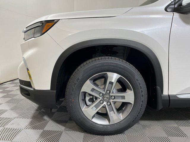 Photo of 2025 Platinum White Pearl Honda Pilot
