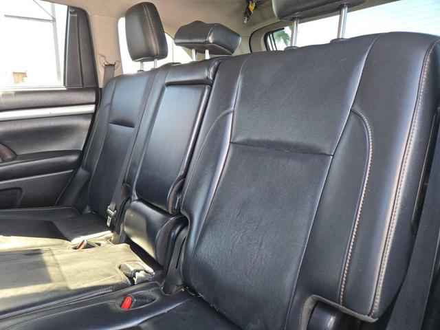 Photo of 2019 Midnight Black Metallic Toyota Highlander