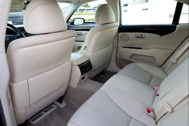 Photo of 2007 Blue Lexus LS 460