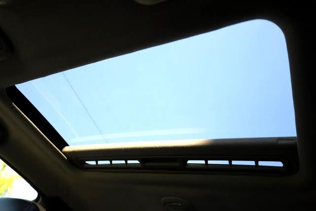 Photo of 2004 Black Chevrolet Monte Carlo