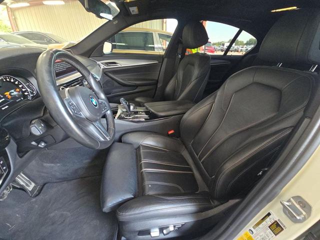 Photo of 2019 Alpine White BMW 530e