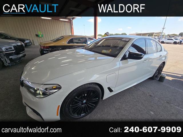 Photo of 2019 Alpine White BMW 530e