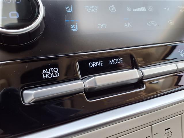 Photo of 2025 White Hyundai SANTA FE HEV