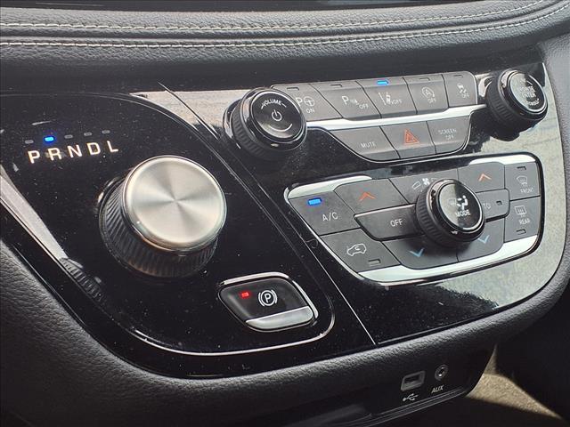 Photo of 2020 Ceramic Gray Chrysler Pacifica