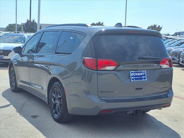 Photo of 2020 Ceramic Gray Chrysler Pacifica