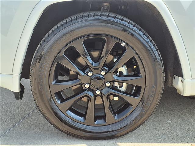 Photo of 2019 Bright White Clearcoat Jeep Grand Cherokee