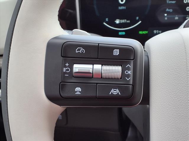 Photo of 2025 White Hyundai SANTA FE HEV